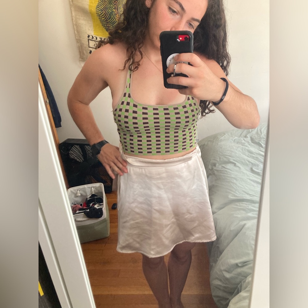 Checkered Halter Style Crop Top - Picture 5 of 9